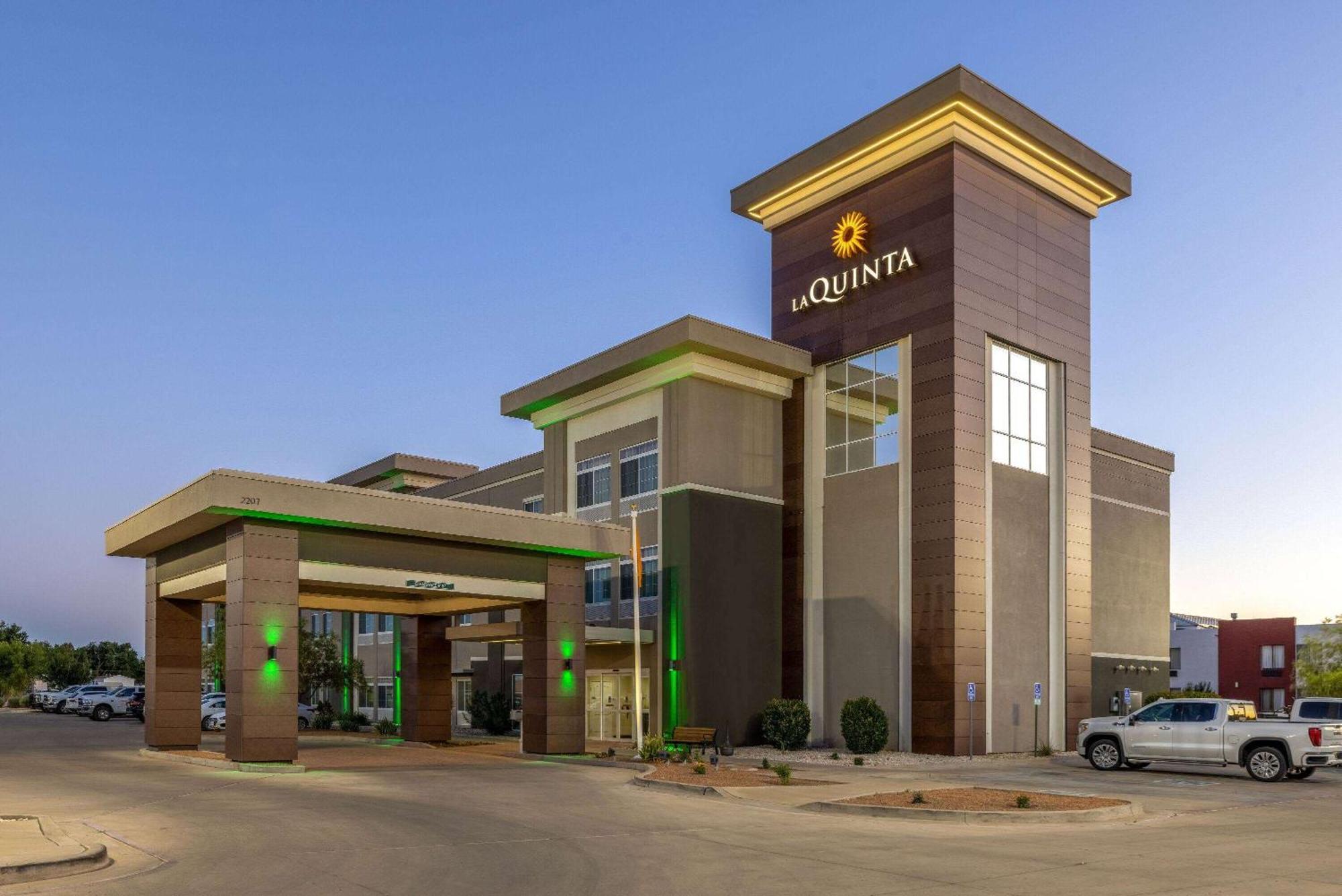 La Quinta By Wyndham Artesia Hotel Exterior foto